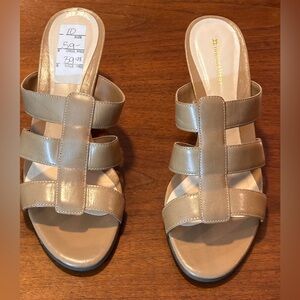 NWOT NATURALIZER SLIP ON SANDAL TAN SZ 10